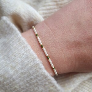 pearl bracelet olive green beige