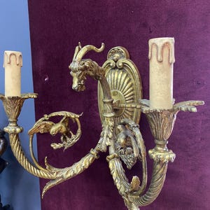 Antique Brass Wall Sconce with Dragon & Bird Motif – French Style Vintage Lighting