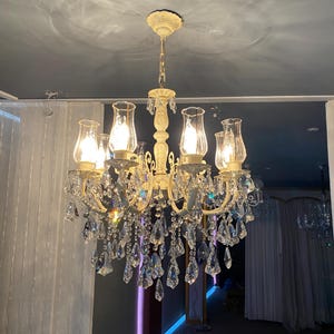 brass chandelier, white chandelier, 8-arm lighting, cast chandelier, stylish chandelier model, design light, hall lighting