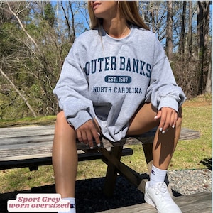 Varsity Outer Banks Shirt Coconut Girl Shirt Retro Beachy Shirt Surf Sweat VSCO Crewneck Teens Y2K Preppy Vêtements Vêtements à la mode