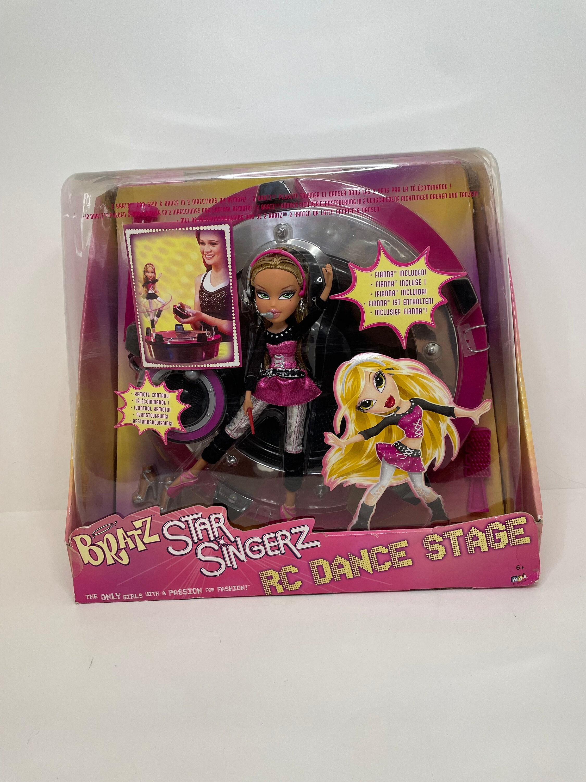 2007 Bratz Play Sportz Dance Fianna Doll & 2004 Beauty Sleep Bash Fashion  Pack - Unboxing and Review 