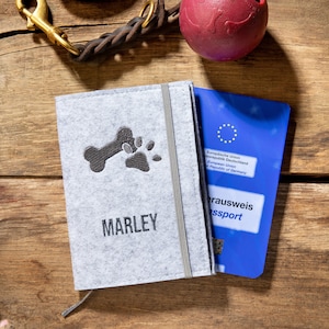 Personalized cover for EU pet passport made of felt - Vaccination passport cover for pets - Gift pet vaccination passport