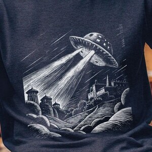 Retro UFO Shirt Sci Fi Clothing Vintage Alien Tee Flying Saucer Design Space Enthusiast Gift Unisex Cotton Jersey Short Sleeve Extraterrestrial Graphic Mysterious Spacecraft Apparel Geek Fashion Classic Fit Casual Wear Collector Item Unique