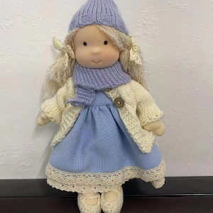 Poupée fille en chiffon de 30 cm 12 po. avec boîte-cadeau, poupée pour vêtements doux, poupée en textile personnalisée, poupée de jeu personnalisée avec accessoire pour vêtements image 1