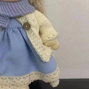 Poupée fille en chiffon de 30 cm 12 po. avec boîte-cadeau, poupée pour vêtements doux, poupée en textile personnalisée, poupée de jeu personnalisée avec accessoire pour vêtements image 4