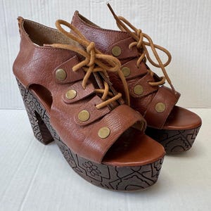 FREE PEOPLE FARRAH Leather Lace Up Carved Wood Platform Heels Clog Sandals 38 7. image 1