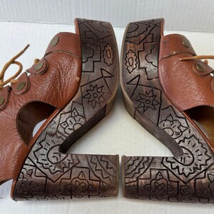 FREE PEOPLE FARRAH Leather Lace Up Carved Wood Platform Heels Clog Sandals 38 7. image 6