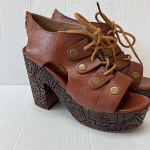 FREE PEOPLE FARRAH Leather Lace Up Carved Wood Platform Heels Clog Sandals 38 7. image 2