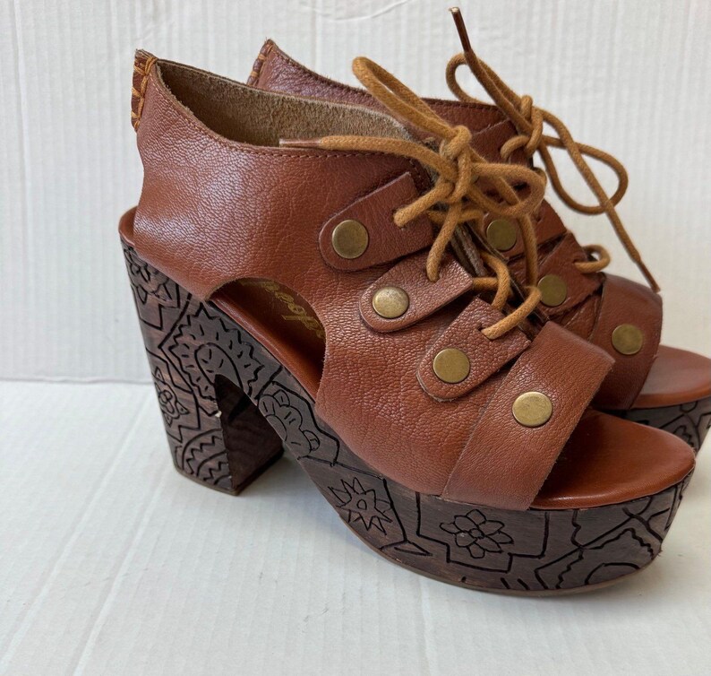 FREE PEOPLE FARRAH Leather Lace Up Carved Wood Platform Heels Clog Sandals 38 7. image 2