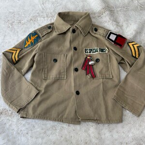 VTG 60s Kids Children Military U.S. Special Forces 1st Army Button Up Beige Shirt Spearhead Patch Pins