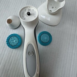 NU SKIN ageLOC LumiSpa Facial Cleansing Device Normal + Firm Accent Eyes Head image 4