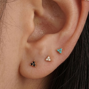 20G 316L Surgical Steel • Triangle stud • Tiny Cz Stud Earring • Tiny Cz Stud Earring • Dainty Stud Earring • Helix Stud • Cz Stud afbeelding 1