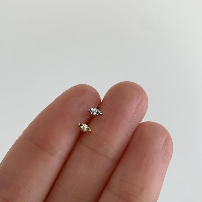 20G/18G/16G Pequeno Cz Push Pin Labret • Brinco sem rosca com parte traseira plana • Pino Tragus • Pino com parte traseira plana • Pino Hélix • Pino de cartilagem • Argola para nariz imagem 8