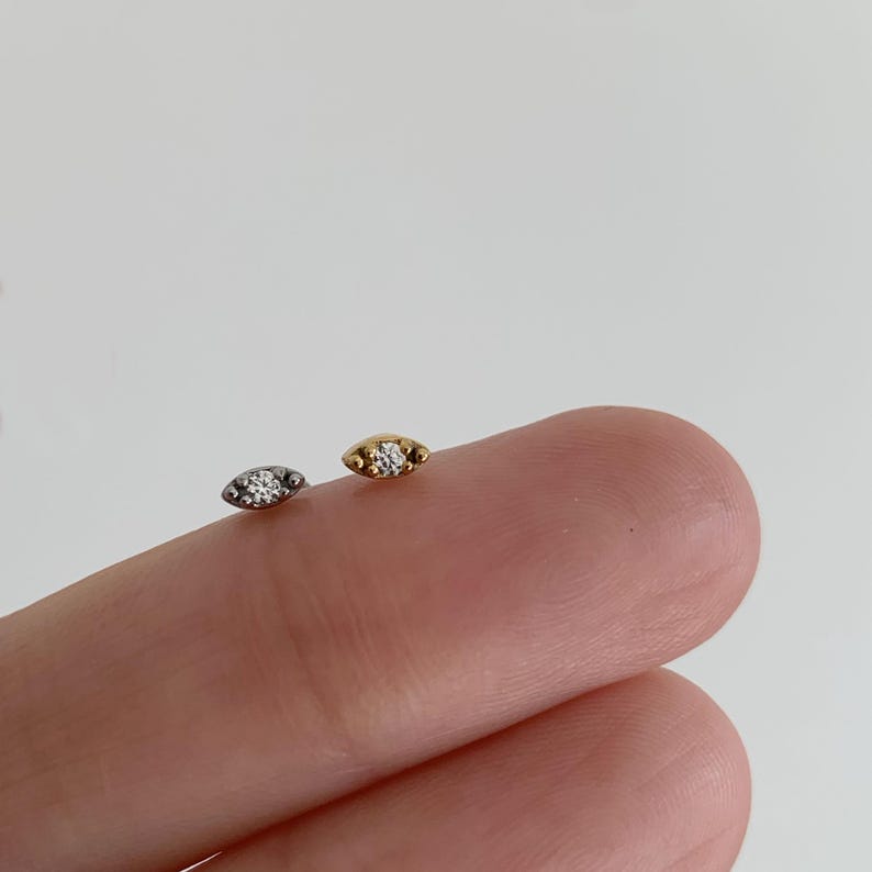20G/18G/16G Pequeno Cz Push Pin Labret • Brinco sem rosca com parte traseira plana • Pino Tragus • Pino com parte traseira plana • Pino Hélix • Pino de cartilagem • Argola para nariz imagem 5