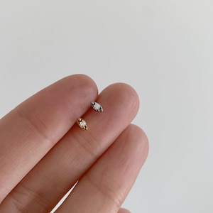 20G/18G/16G Pequeno Cz Push Pin Labret • Brinco sem rosca com parte traseira plana • Pino Tragus • Pino com parte traseira plana • Pino Hélix • Pino de cartilagem • Argola para nariz imagem 13