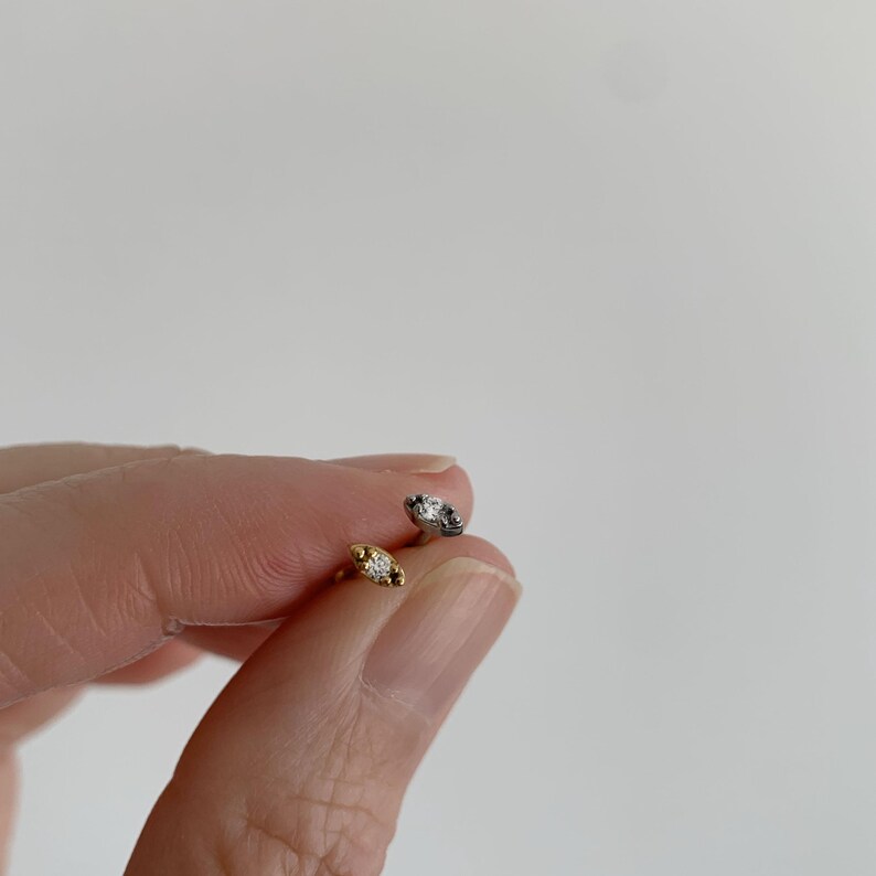 20G/18G/16G Pequeno Cz Push Pin Labret • Brinco sem rosca com parte traseira plana • Pino Tragus • Pino com parte traseira plana • Pino Hélix • Pino de cartilagem • Argola para nariz imagem 16