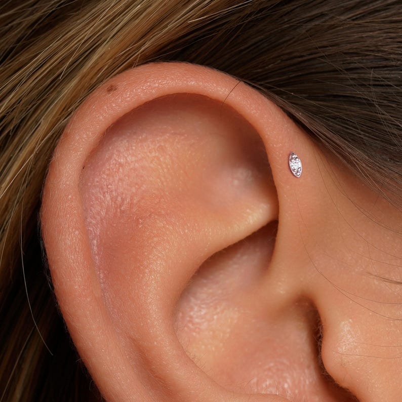 20G/18G/16G Pequeno Cz Push Pin Labret • Brinco sem rosca com parte traseira plana • Pino Tragus • Pino com parte traseira plana • Pino Hélix • Pino de cartilagem • Argola para nariz imagem 9