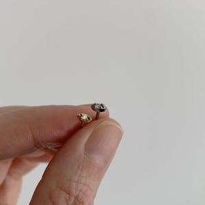 20G/18G/16G Pequeno Cz Push Pin Labret • Brinco sem rosca com parte traseira plana • Pino Tragus • Pino com parte traseira plana • Pino Hélix • Pino de cartilagem • Argola para nariz imagem 14