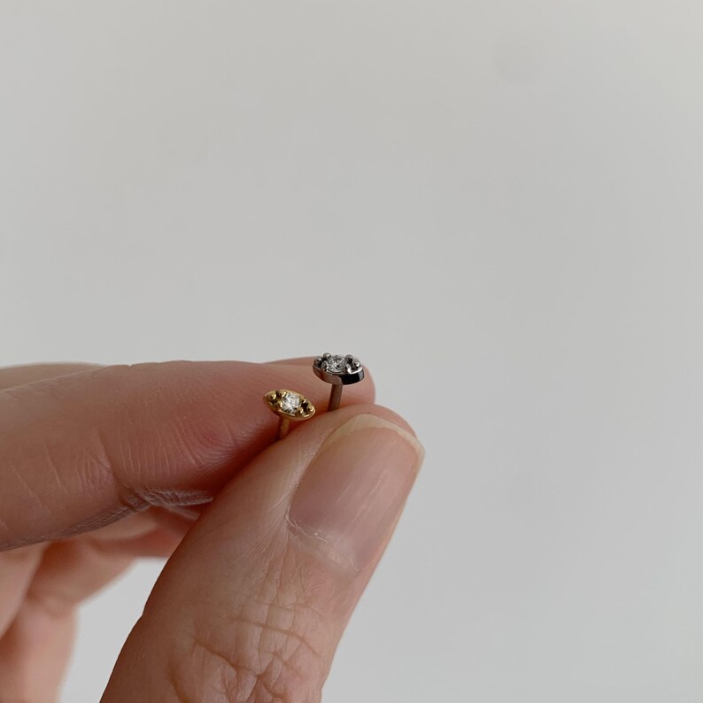 20G/18G/16G Pequeno Cz Push Pin Labret • Brinco sem rosca com parte traseira plana • Pino Tragus • Pino com parte traseira plana • Pino Hélix • Pino de cartilagem • Argola para nariz imagem 14