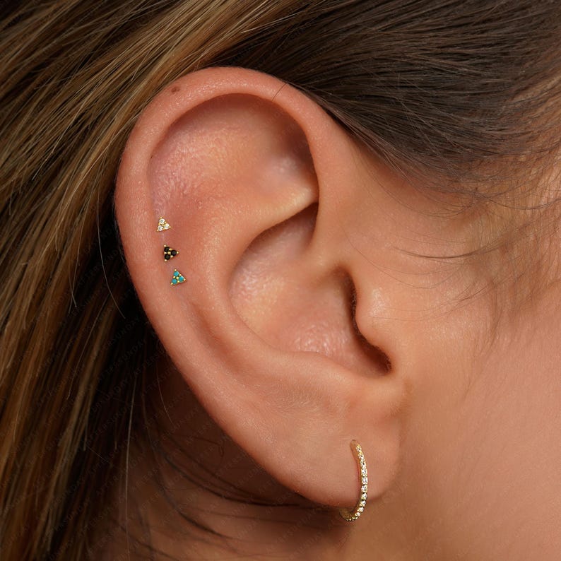 20G 316L Surgical Steel • Triangle stud • Tiny Cz Stud Earring • Tiny Cz Stud Earring • Dainty Stud Earring • Helix Stud • Cz Stud afbeelding 2