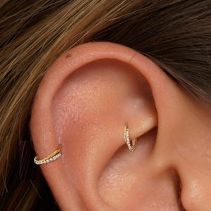 18G/16G  Titanium Twisted Clicker Hoop •  Hinged Segment Nose Ring •  Septum Clicker Ring • Cartilage Hoop • Helix Earring Hoop