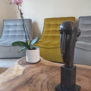 Bronze statue &quot;Head of a woman&quot; after Modigliani