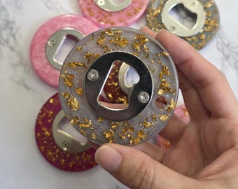 Apribottiglie: decorazione da bar in resina fatta a mano