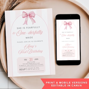 Puede incluir: Una invitación a rayas rosas y blancas con un lazo rosa. El texto de la invitación dice "She is Fearfully & One-derfully Made" y anuncia "Amy's First Birthday" con detalles del evento. Un smartphone muestra el mismo diseño.