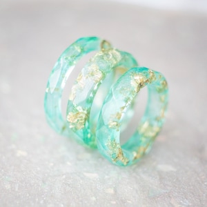 Ring *Sophia* with gold foil, gold flakes, made of epoxy resin, glitter ring, resin ring, resin jewelry, stacking ring, faceted ring
