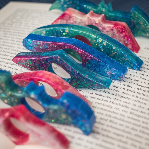 Glittering book page holder made of epoxy resin, resin book ring, reading aid