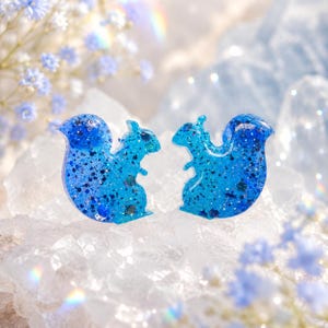 Eichhörnchen Ohrstecker, Schimmernde Ohrringe aus Epoxidharz, kleine Ohrstecker, Damenschmuck, Kinderschmuck, kleine Geschenke, Geschenkidee