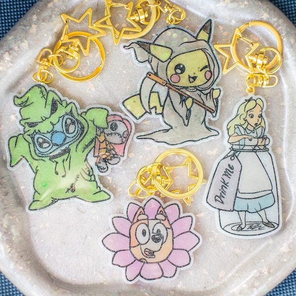 Schlüsselanhänger aus Epoxidharz, Pikachu, Alice im Wunderland, Oogie Boogie Stitch