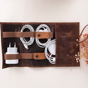 Leder-Kabel-Organizer, personalisierbarer Kabel-Organizer & Passport-Halter, Reiseladerolle, beste Ladegerättasche, Lederkabel-Aufbewahrungsrolle