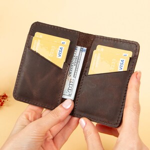 Porta-cartões de couro personalizado, melhor carteira porta-cartões, carteira com gravura, carteira personalizada, carteira com compartimentos para cartões, carteira para presente masculino/feminino