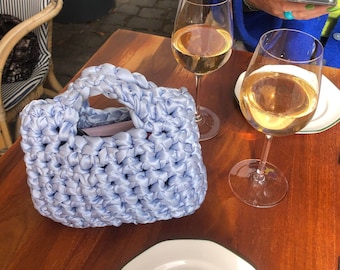 CROCHET PATTERN: Easy chunky satin handbag (PDF) | Top handle handbag