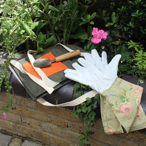 Floral Design English Leather & Linen Gardening Gloves image 2