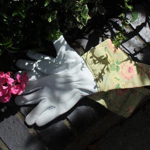 Floral Design English Leather & Linen Gardening Gloves image 3
