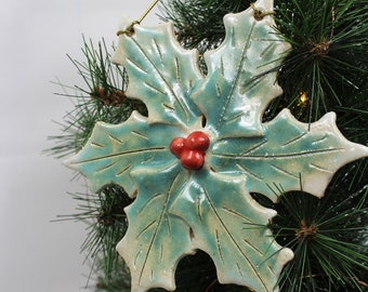 Holly Jolly Christmas Ornamento da appendere in ceramica fatto a mano / Decorazioni natalizie rustiche / Stella di Natale con punta per albero / Rametto di agrifoglio