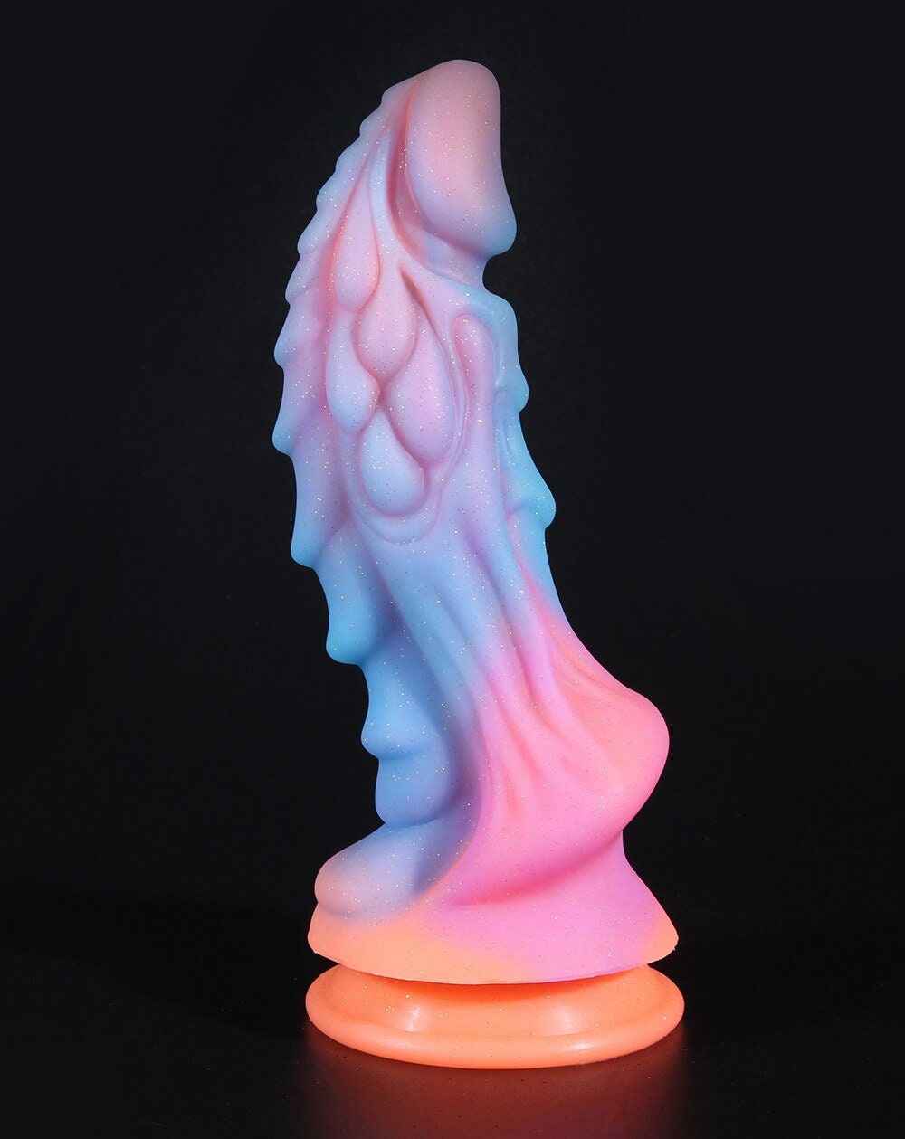 Ойыншықтары бар әйел