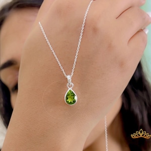 Delikatny naszyjnik z wisiorkiem z peridotu, srebro 925, oprawa w kształcie gruszki ze złota 14k, 7 x 10 peridotów, kamień narodzin sierpnia, minimalistyczny naszyjnik na co dzień
