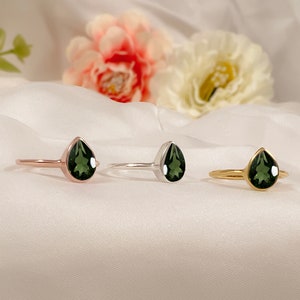 グリーントルマリンペアカット6 x 8繊細な女性用リング、ティアドロップソリティアリング、925シルバーまたは14Kゴールドヴェルメイユ、結婚婚約ギフトリング、