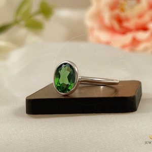 Anillo de turmalina verde, plata de ley maciza 925 o vermeil de oro de 14 k. Anillo de turmalina delicada, anillo impresionante para mujer, anillo delicado para uso diario.