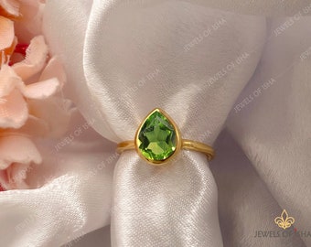 Delicate Peridot Ring, Teardrop Solid Silver Ring, Pear Shape 6 x 8 Peridot Ring, Everyday Solitaire Women Ring, Wedding Engagement Ring