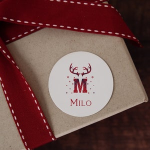 Spersonalizowane naklejki świąteczne, etykiety świąteczne, etykiety na prezenty świąteczne, naklejki z inicjałami Świętego Mikołaja, naklejki z jeleniem, naklejki imienne