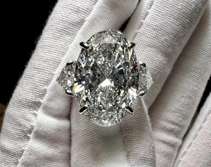 Certified 11CT Oval F VVS2 2EX Lab Grown Diamond Heart Accents Engagement Ring