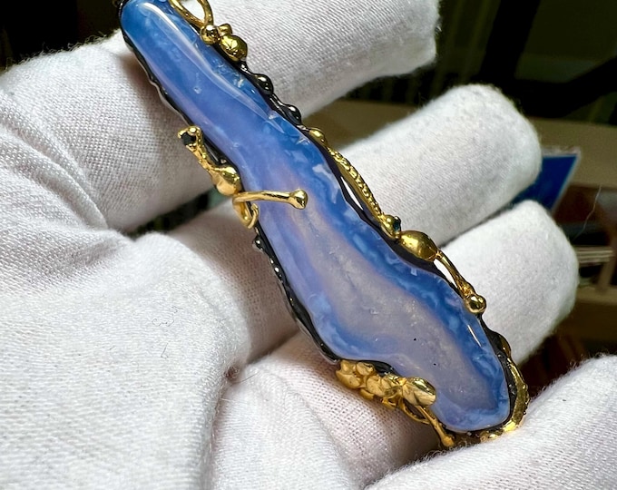 Art Nouveau Natural 34CT Blue Chalcedony Brooch