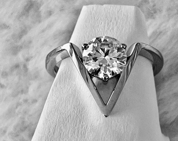 1CT Lab Grown Diamond Ring: Round Brilliant Cut, F VVS1, White Gold or Platinum