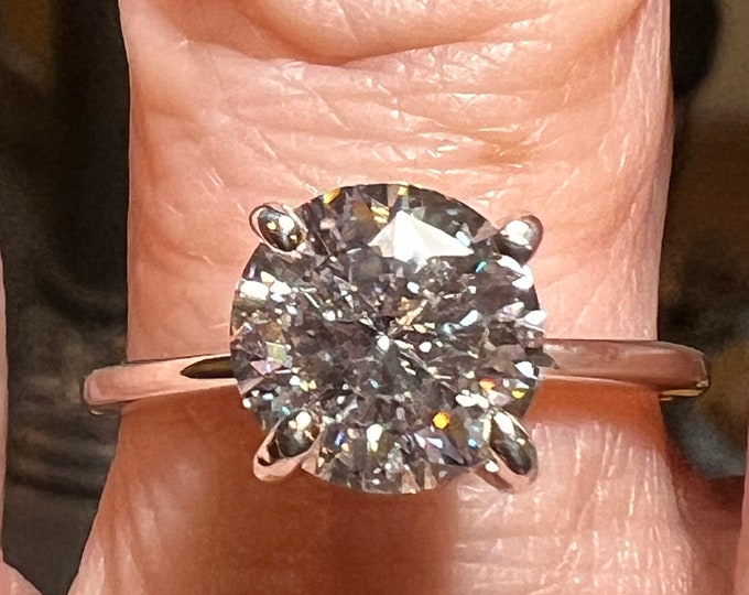 GIA 1.00CT Round Brilliant Cut Diamond: E-G VVS Loose Stone