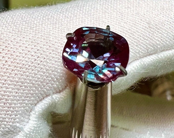 Cushion Cut Lab Alexandrite: Color Change Loose Gemstone (1.5CT - 4.5CT)
