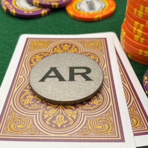 Protecteur de carte de poker en titane personnalisé - Initiales personnalisées, cadeau gravé au laser pour joueur de poker, souvenir de tournoi